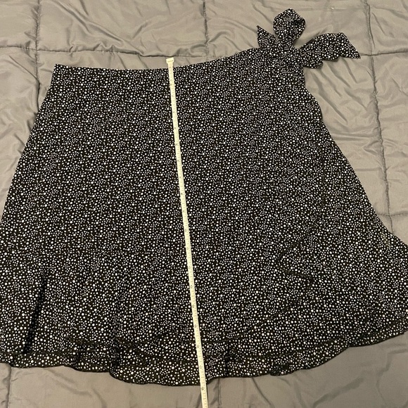 Forever 21 wrap skirt, Black w/white polka dot sheer w/ruffle bottom women Large - Picture 4 of 11